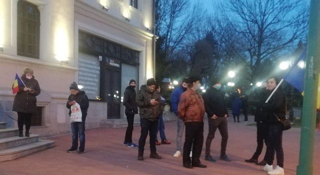 7 avertismente și 10 amenzi date în urma protestelor din Piatra-Neamț