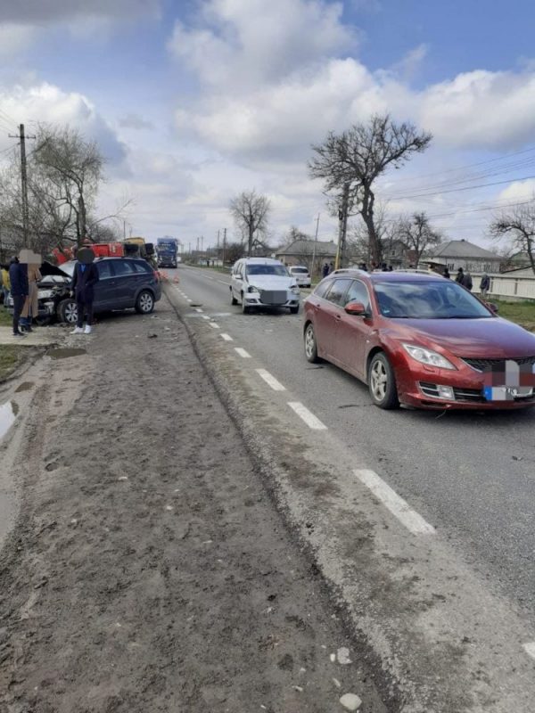 Accident grav: 3 persoane rănite după coliziunea a 5 autoturisme, ZCH NEWS - sursa ta de informații