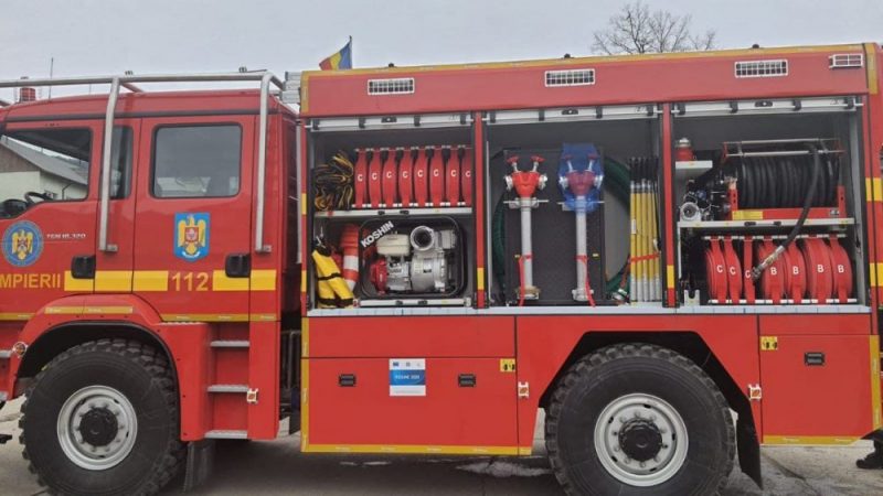 Pompierii nemțeni au primit două autospeciale pentru intervenția la incendiile de pădure