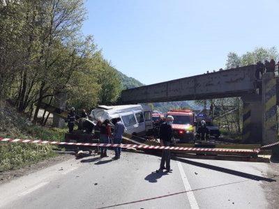 Poliţia rutieră nu dă aviz Companiei CFR pentru a monta alte porţi de gabarit la Tarcău, după accidentul mortal, ZCH NEWS - sursa ta de informații