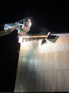 Incendiu la o hală de lemn termotratat din Târgu Neamţ, ZCH NEWS - sursa ta de informații