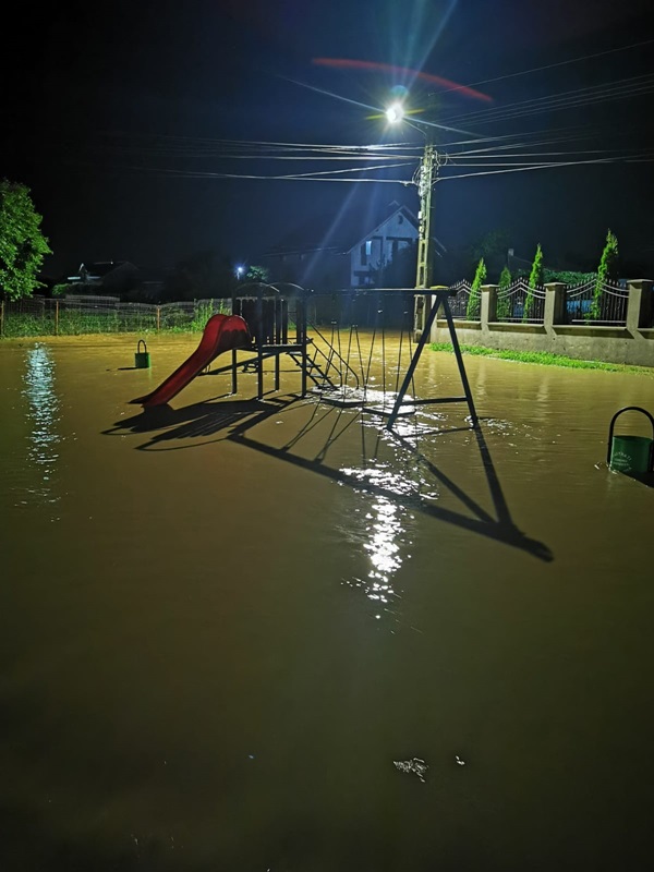 Inundații la Gherăeşti. Foto. Video