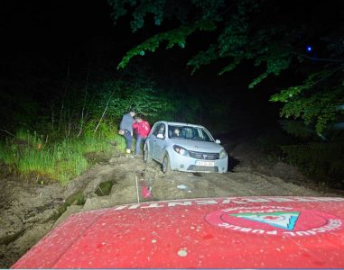 Doi tineri duşi de GPS pe un drum forestier &#8211; scoşi la asfalt de salvamontişti, ZCH NEWS - sursa ta de informații