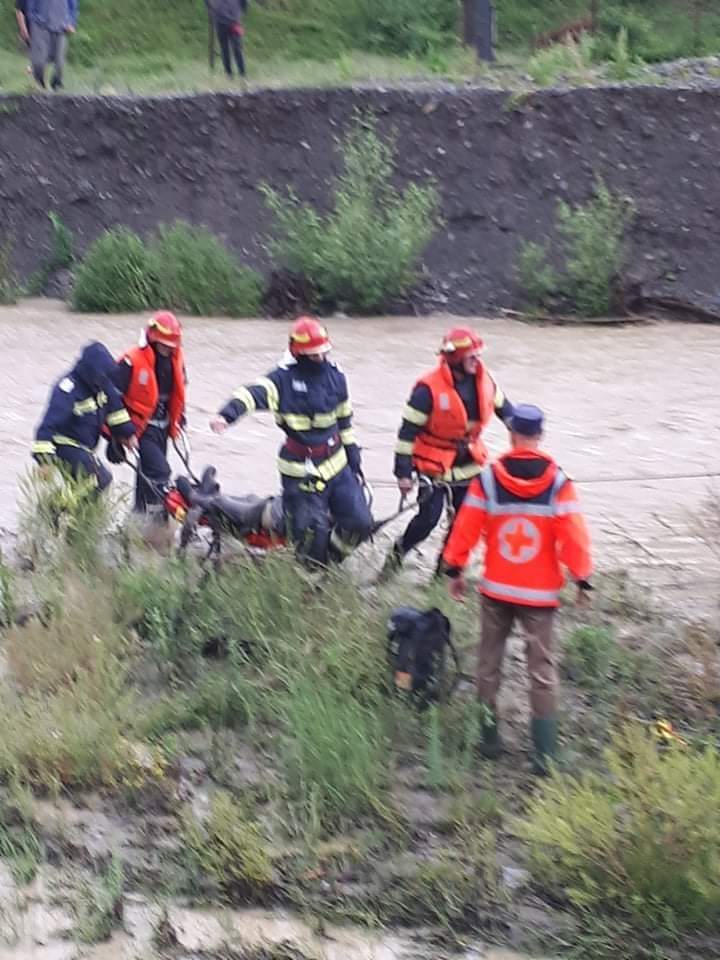 Un bărbat a fost luat de viitură la Gârcina