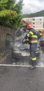 Maşină incendiată de la un scurt circuit, în Dărmăneşti, ZCH NEWS - sursa ta de informații