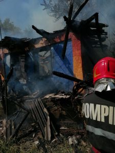 A ars o casă părăsită din comuna Ion Creangă, ZCH NEWS - sursa ta de informații