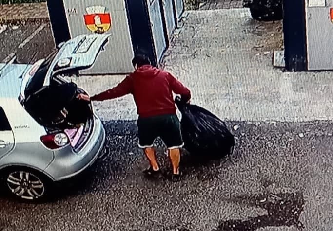 Gunoi scump la Piatra-Neamț: 10 „cetățeni” amendați cu 3.200 lei pentru că au aruncat mizeria aiurea