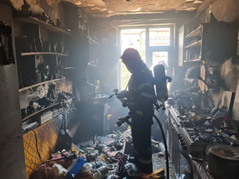 VIDEO/FOTO: Un bărbat a suferit arsuri, surprins în apartamentul în flăcări, ZCH NEWS - sursa ta de informații