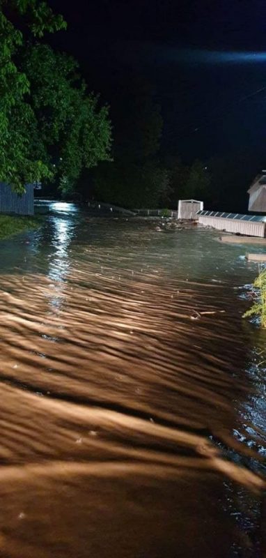 Un torent a inundat un drum și câteva case la Grumăzești, ZCH NEWS - sursa ta de informații