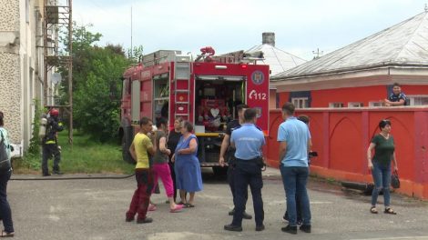 Panică într-un bloc din Roman: o femeie şi-a dat foc la garsonieră, ZCH NEWS - sursa ta de informații
