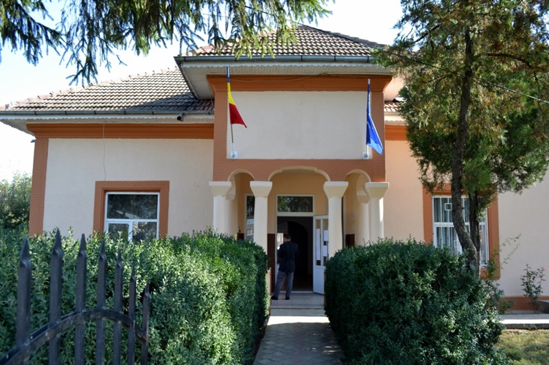PROIECT PRIMĂRIA PĂSTRĂVENI: Achiziția de echipamente din domeniul tehnologiei – IT mobile, respectiv tablete, echipamente şi dispozitive necesare activității didactice pentru elevii şi cadrele didactice din învăţământul preuniversitar