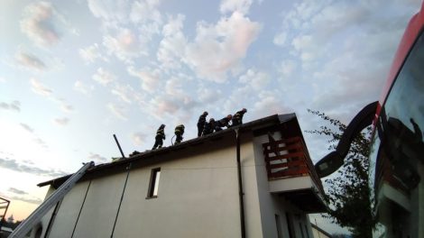 A ars acoperişul unei case din Piatra Neamţ, ZCH NEWS - sursa ta de informații