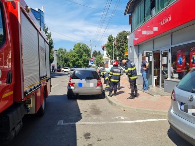 Piatra Neamț: Copil de doi ani blocat în mașină, ZCH NEWS - sursa ta de informații