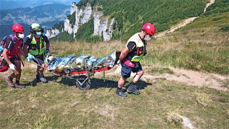 Foto. Turist transportat de urgență, de pe Ceahlău, cu elicopterul la Iași, ZCH NEWS - sursa ta de informații