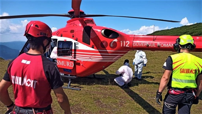 Foto. Turist transportat de urgență, de pe Ceahlău, cu elicopterul la Iași, ZCH NEWS - sursa ta de informații
