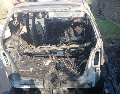 O mașină a luat foc pe șosea în Piatra Neamț, ZCH NEWS - sursa ta de informații