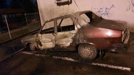 Autoturism abandonat &#8211; incendiat intenţionat în Piatra Neamţ, ZCH NEWS - sursa ta de informații