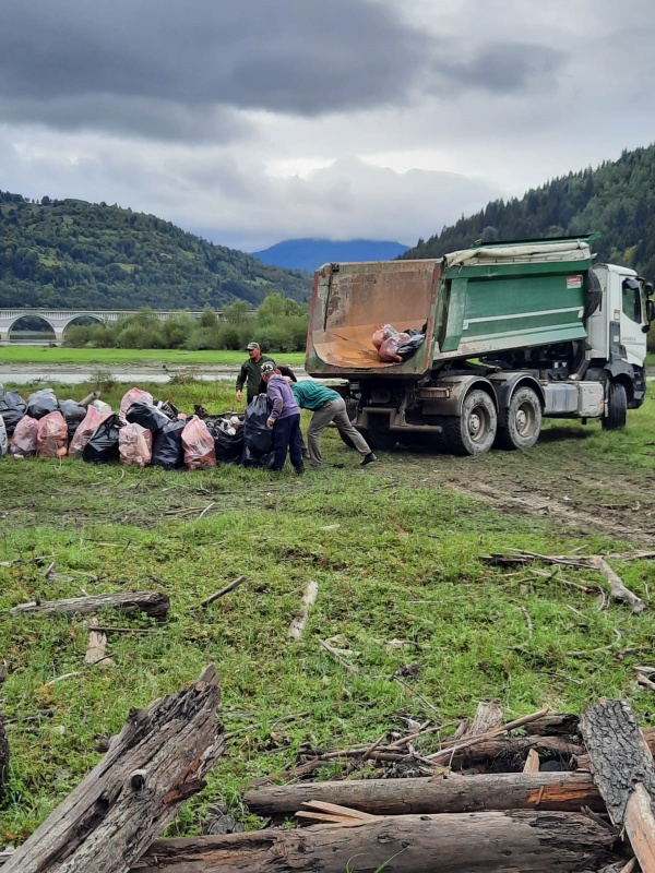 Foto. Acțiune de ecologizare eșuată din cauza ploii, ZCH NEWS - sursa ta de informații