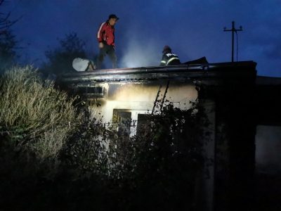 Video. Foto. Două femei salvate din casa cuprinsă de flăcări, ZCH NEWS - sursa ta de informații