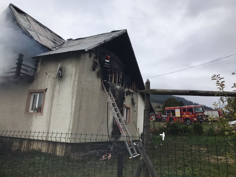 Video. Foto.Incendiu la o mansardă în Dorna Cândrenilor, ZCH NEWS - sursa ta de informații