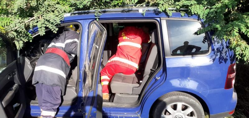 Două femei rănite după o ciocnire puternică între două mașini