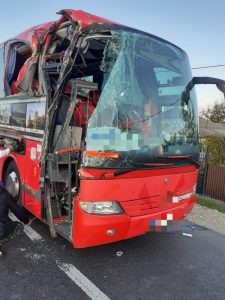 Știre actualizată. Coliziune între un autocar cu 26 de pasageri și un TIR, ZCH NEWS - sursa ta de informații