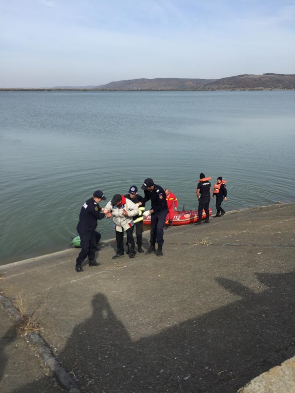 Pescar salvat din lacul Galbeni de pompieri, ZCH NEWS - sursa ta de informații