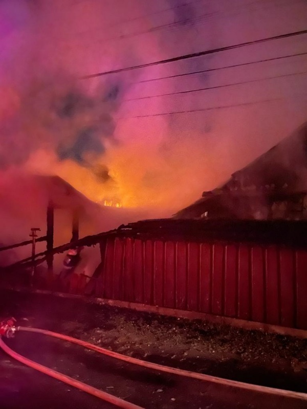 Știre actualizată. Foto. Incendiu azi noapte în Târgu Neamț, ZCH NEWS - sursa ta de informații