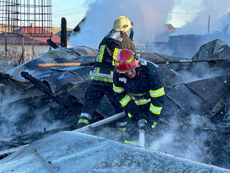 Video. Foto. Incendiu devastator în Ilișești: nouă echipaje de pompieri au muncit peste cinci ore!, ZCH NEWS - sursa ta de informații