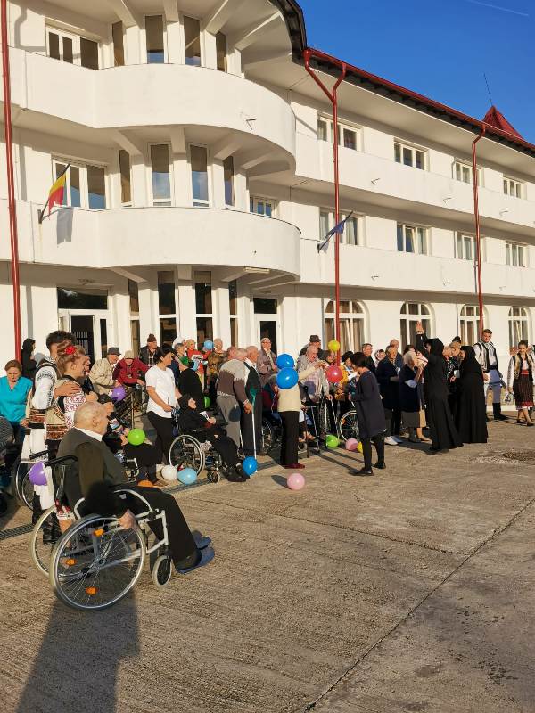 Agapia: Ziua Internaţională a Persoanelor Vârstnice sărbătorită la căminul de bătrâni de la Mânăstirea Văratec, ZCH NEWS - sursa ta de informații