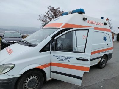 Ambulanță în misiune, impact cu un șofer neatent, ZCH NEWS - sursa ta de informații