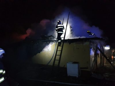 Casă distrusă de flăcări în Oglinzi, ZCH NEWS - sursa ta de informații
