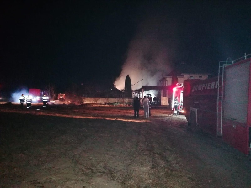 Noapte albă pentru pompieri la un incendiu devastator la Hurjuieni, ZCH NEWS - sursa ta de informații