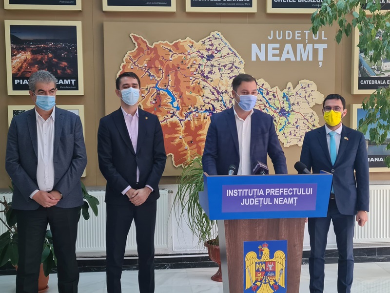 Live. Conferință de presă. George Lazăr, prefectul județului Neamț prezintă investiția pentru sediul Poștei Române din județ