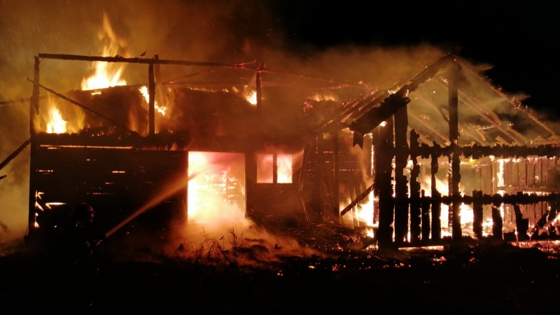 VIDEO. FOTO. Incendiu devastator în Ciprian Porumbescu: zece echipaje au muncit 5 ore pentru a stinge flăcările, ZCH NEWS - sursa ta de informații