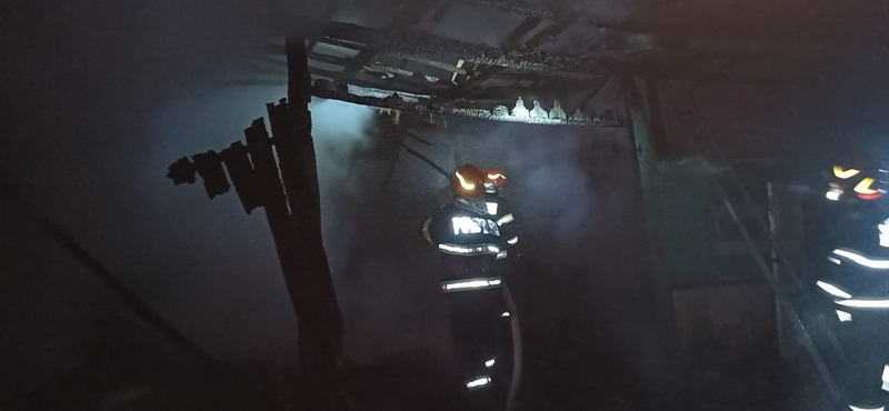 Acoperişul unei case abia renovate distrus de un incendiu, ZCH NEWS - sursa ta de informații
