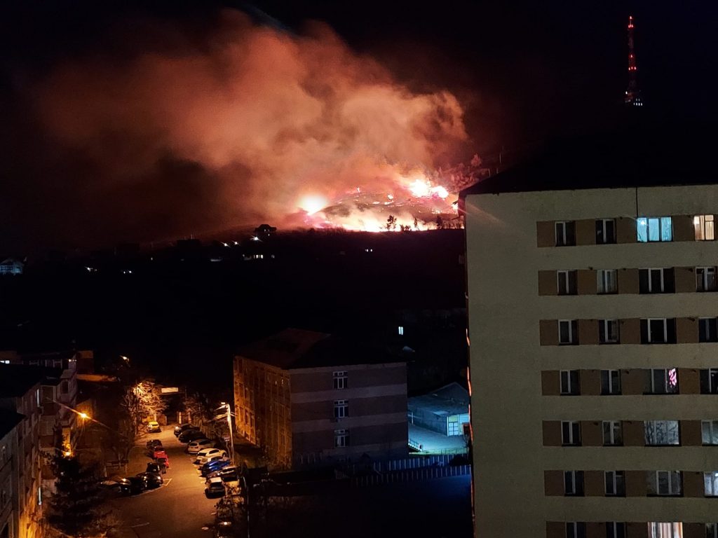 VIDEO-FOTO: Arde Pietricica, în zona releului și a mănăstirii!, ZCH NEWS - sursa ta de informații