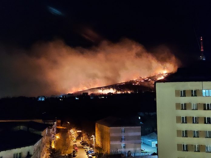 foc pietricica noapte
