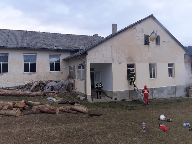 FOTO. Incendiu la Școala primară Boureni, ZCH NEWS - sursa ta de informații