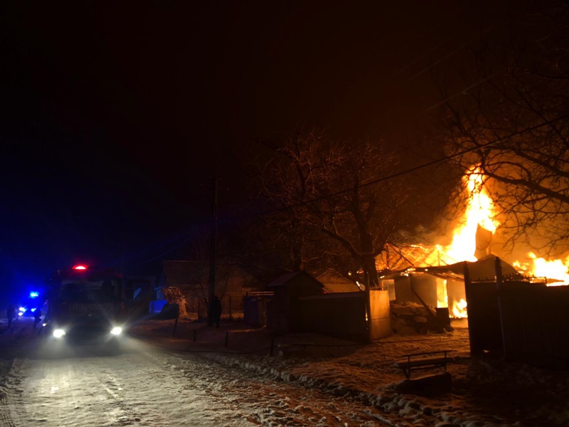 Panică la incendiul ce a distrus casa unei familii din Vultureşti, ZCH NEWS - sursa ta de informații