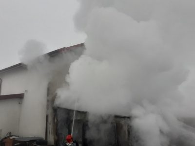 Incendiu într-o magazie la Roman, ZCH NEWS - sursa ta de informații