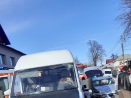 Coliziune soldată cu trei victime, din care una încarcerată