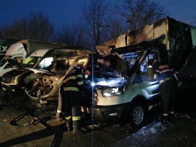 Două autoutilitare au ars într-o parcare din Botoșani, ZCH NEWS - sursa ta de informații