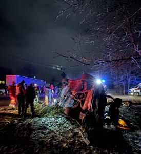 FOTO. Două persoane au ajuns la spital după ce mașina în care se aflau a lovit un autoturism parcat, ZCH NEWS - sursa ta de informații