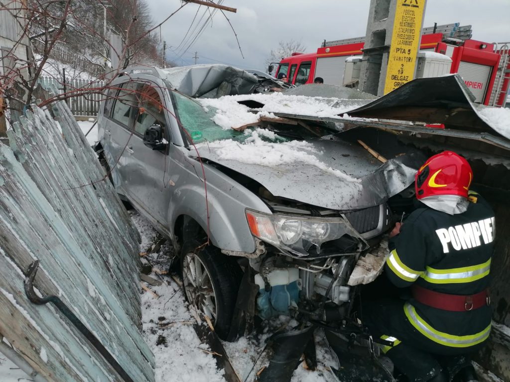 FOTO: Accident de iarnă, șoferul a scăpat ca prin minune, ZCH NEWS - sursa ta de informații