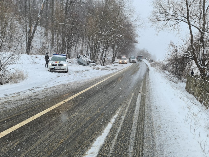 Neamț: Autoturism răsturnat în zona Pipirig: cinci răniți, din care doi copii, ZCH NEWS - sursa ta de informații