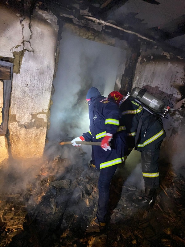 Bărbat decedat într-un incendiu de la o lumânare lăsată nesupravegheată, ZCH NEWS - sursa ta de informații