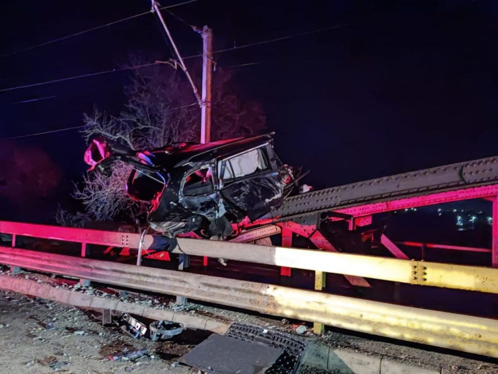 FOTO: Autoturism lovit de tren, șoferul amendat, ZCH NEWS - sursa ta de informații