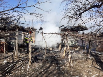 Casă distrusă de foc în Dulceşti, ZCH NEWS - sursa ta de informații
