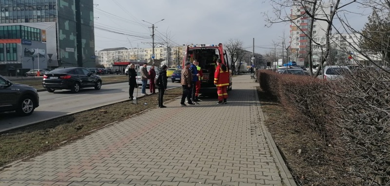 Tânăr, căzut de pe trotineta electrică, în comă la spital